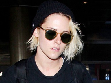 Kristen Stewart lepukkant motoros, és deszkás punk