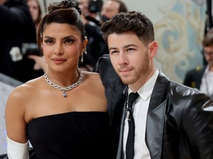 „Húsz évvel fiatalabb nálad? Boldog vagy mellette? Ne magyarázkodj!” - Miért akad fenn a társadalom még mindig, ha a nő az idősebb egy kapcsolatban?