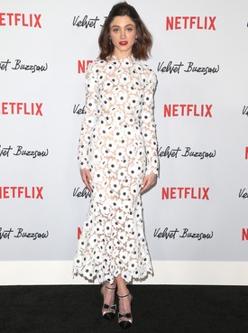 A Stranger Things fiatal sztárjának, Natalia Dyernek a virágos horgolt ruhája egyszerűen bájos volt, imádtuk benne