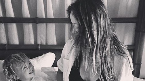 Ezzel a imádnivaló képpel jelentette be Olivia Wilde, hogy újra várandós!