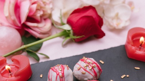 Tárt karokkal vár a Vas Manci Valentin-napkor is