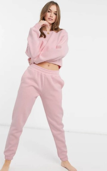 Chelsea Peers organikus pamut felső és alsó (15,6 font; 15,6 font) ASOS