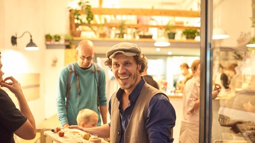 Ökotudatos ebédmenü a Parlament közeléből biciklis házhozszállítással