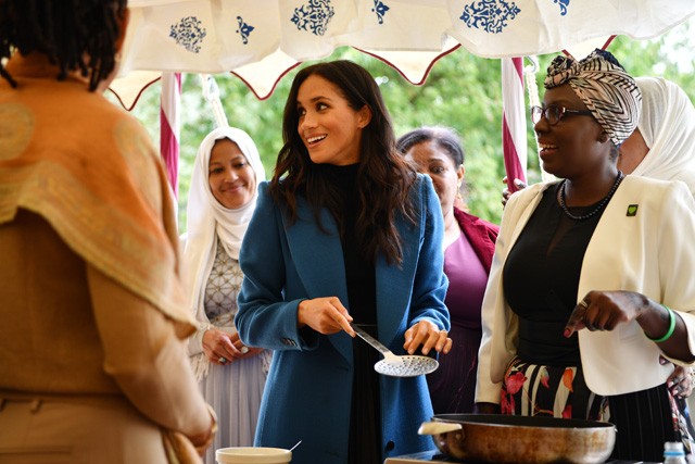 Meghan Markle hercegnéként szintet lépett, Harry pedig olyan szerelmesen néz rá, hogy elolvadunk