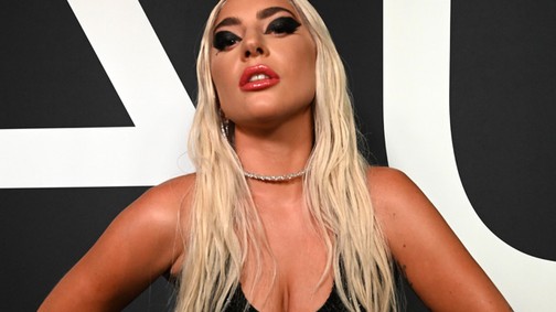 Lady Gaga három BRUTÁLIS szettet mutatott fel új márkájának bevezetőbuliján