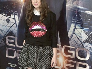 Hailee Steinfeld nagyon élvezi a sikkes gimis stílust