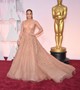 A 2015-ös Oscar-gálán viselt, mélyen dekoltált Elie Saab ruhakölteményben egyszerre képviselte a merész és a hercegnős stílust. 