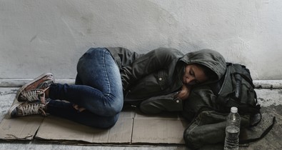 A hajléktalan nők történeteiben visszatérő elem a szállásért, kávéért, cigarettáért szex követelése