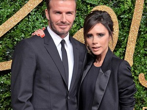 Dobj el mindent: Victoria és David Beckham az utcán romantikázik!
