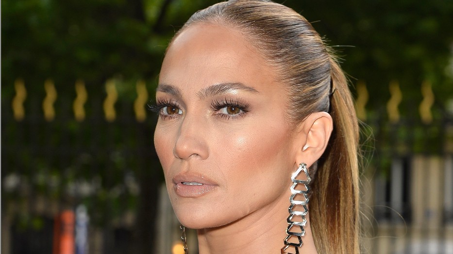 Jennifer Lopez két stílusleckét is adott egyszerre ezzel a szettel