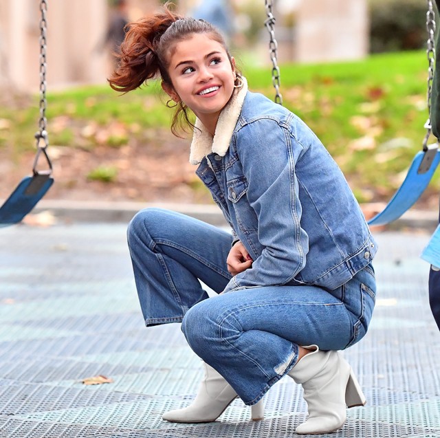 Selena Gomez már ősszel is viselte a kabátot