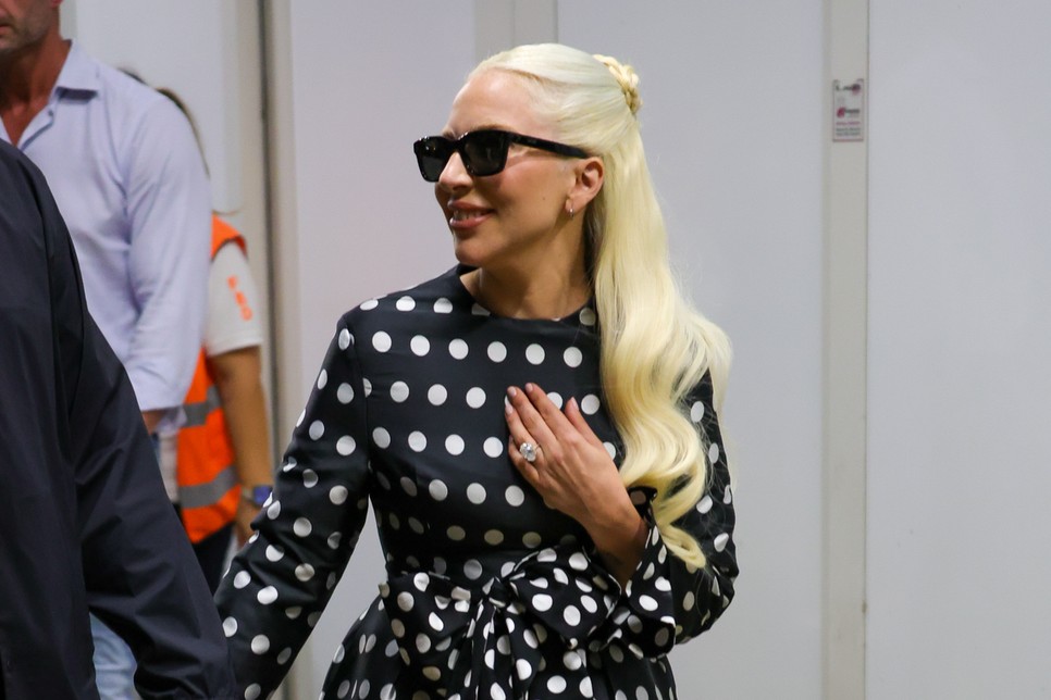 Lady Gaga eljegyzési gyűrűjének értéke közel félmillió dollár