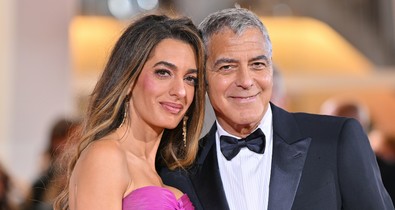 Akár egy görög istennő: Amal Clooney földöntúli szépségként ragyogott férje, George Clooney oldalán