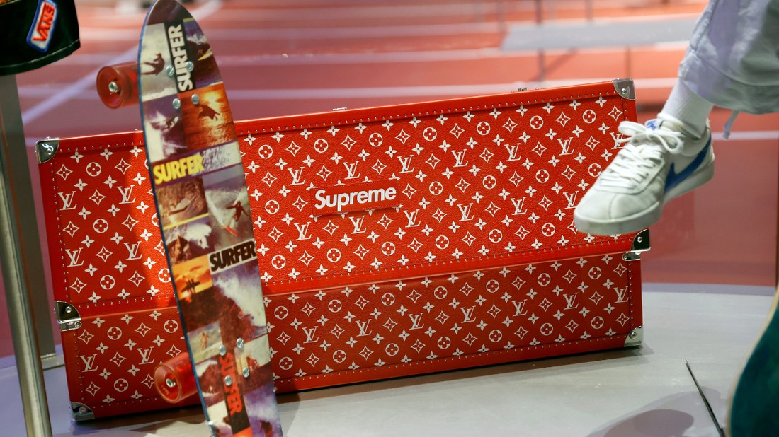 Mi a titka egy Louis Vuitton x Supreme bőröndnek, vagy egy Fendi x Skims alakformálónak?