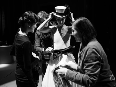 „Nem felmenteni akarom a tettei alól, de mindannyian hibázunk” - Milyen ember volt valójában Coco Chanel?