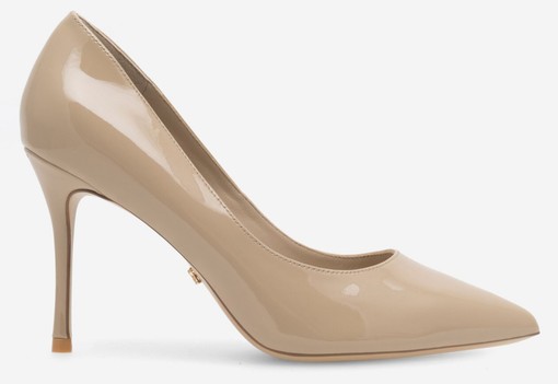 Angelina Jolie cipője telitalálat, ami bárhol megállja a helyét