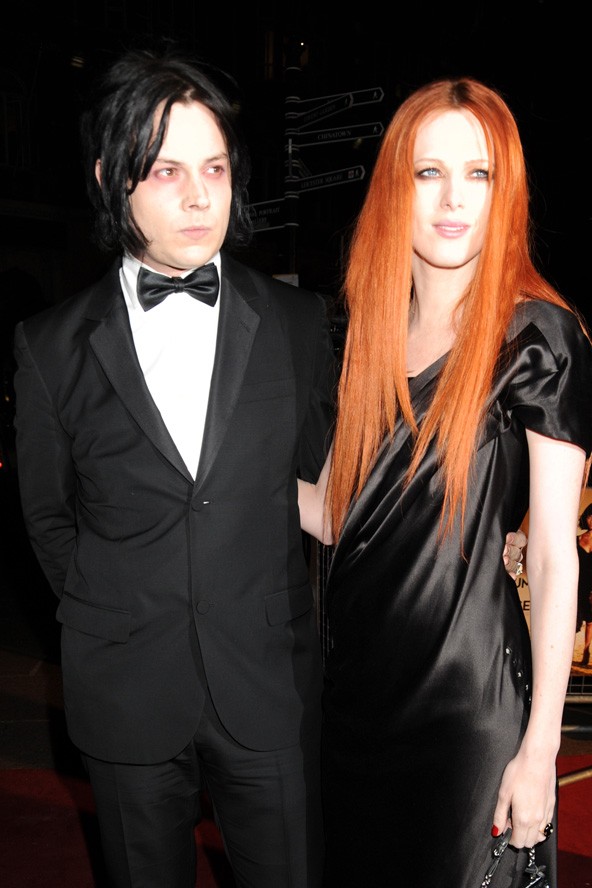 Lehet szépen válni? Volt férje zaklatja a topmodellt