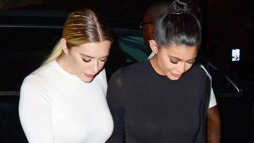 Kylie Jenner Insta-sztár barátnője 19 évesen műttette meg a melleit, de vajon jól tette?