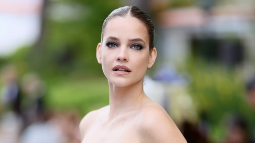 Palvin Barbara meztelenruhájára nem találunk szavakat: férje, Dylan Sprouse sem tudott betelni a látvánnyal