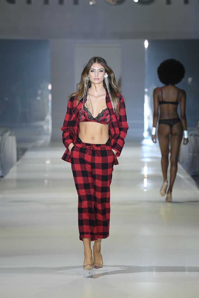 Észveszejtő show keretein belül mutatta be az Intimissimi új kollekcióját