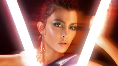 Kourtney Kardashian meztelen, szuperdögös fotóit bámuljuk