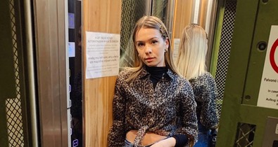 Szécsi Böbe bemutatja az év slágeranyagát önmagán, az organzát