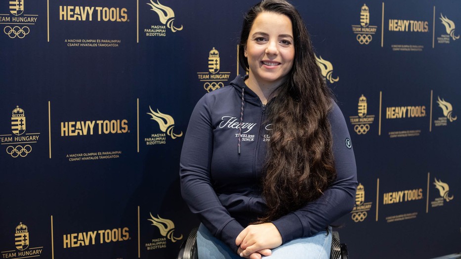 Illés Fanni felpróbálta az olimpiai formaruha első darabját