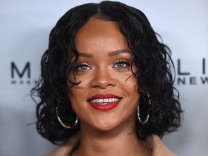 Rihanna, leborulunk előtted! Csakúgy ráírt egy rakás politikusra, és ha megtudod, miért, még jobban fogod imádni