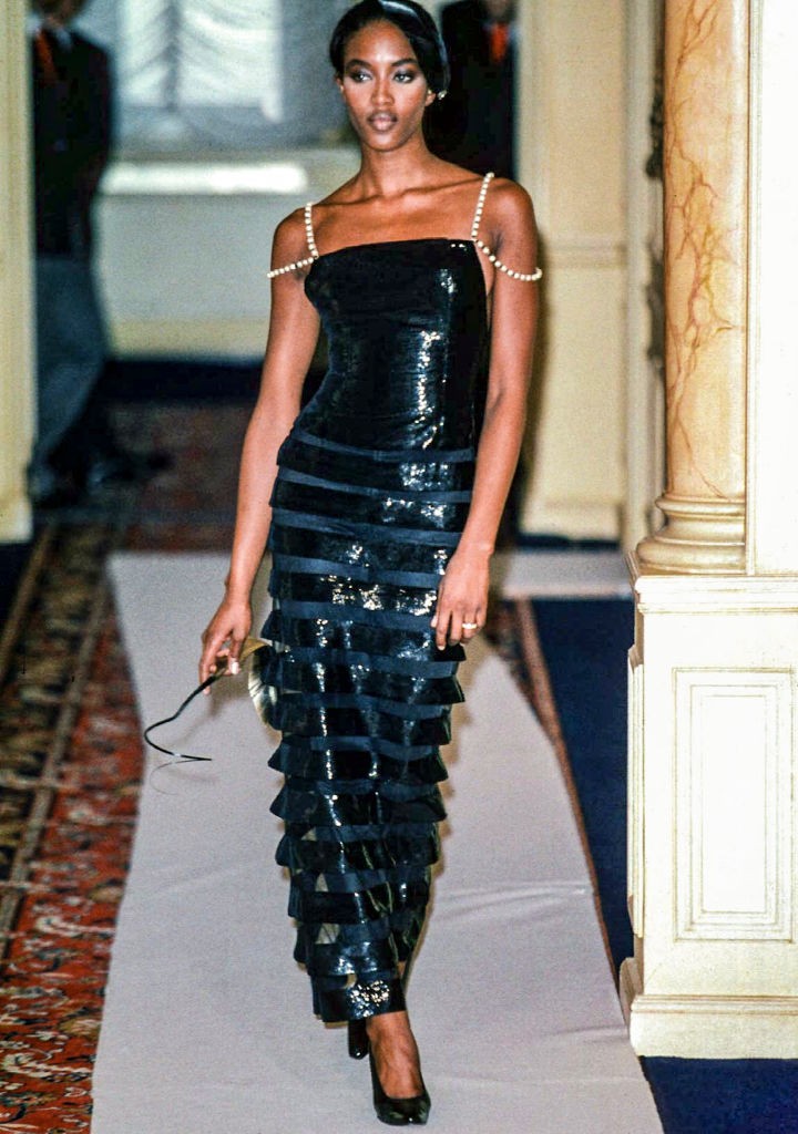 Naomi Campbell a Chanel bemutatóján 1996-ban