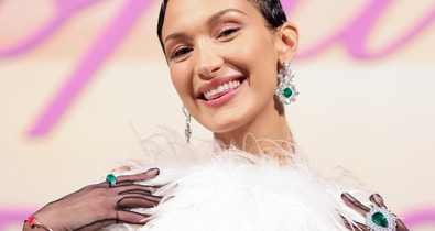 Mint két tojás: Bella Hadid úgy döntött, Cher hasonmása lesz! 