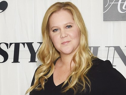 Ez biztosan a nap képe: Amy Schumer kacsákat kerget PUCÉRAN