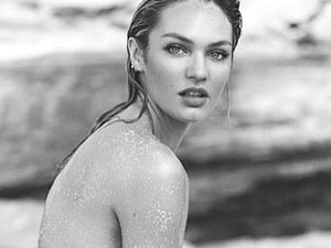 Candice Swanepoel teljesen pucéran mutogatja óriási pocakját!