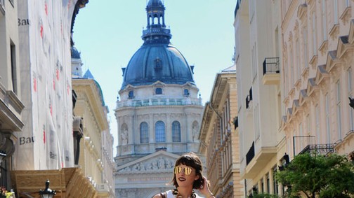 Így kombináld a földszíneket arannyal - Nagy Zsófia mai szettje is szuper