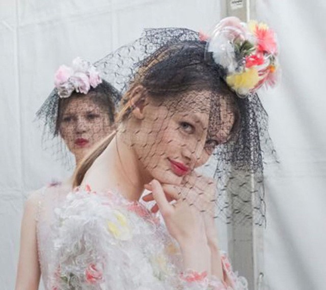 ´Úgy néz ki, mint egy öregember fenekén a szőr´ - szuperközeliben a divatvilág csúcsa