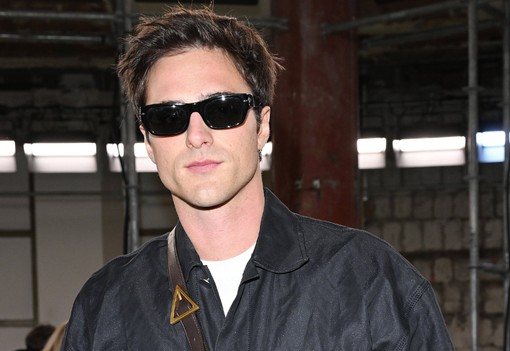 2024-ben egy férfi is nyugodtan hordhat női táskát - vagy nem?