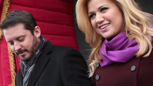 Kelly Clarkson nem terhes és nem lesz esküvő!