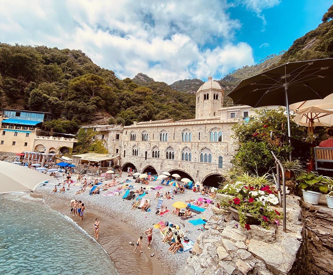 A Puerto Rico-i szupermodell Joan Smalls Portofinoból jelentkezett be.