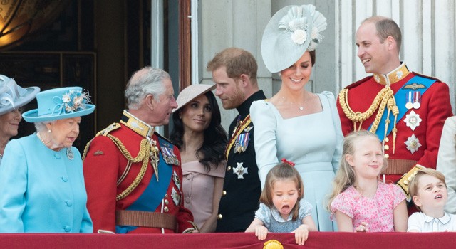 Sarolta hercegnő sírt, Györgynek be nem állt a szája - az angol királyi család ünnepét a gyerekek dobták fel