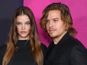 Palvin Barbara kísértetiesen gyönyörű ruhában hódított a vörös szőnyegen, férje büszkén pózolt a magyar szuper modell mellett