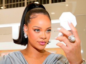 Rihanna lábgyűrűje többet ér, mint egy belvárosi lakás