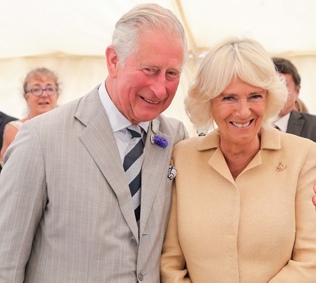 Nem veled van a baj, ha kínosnak érezted Károly herceg és Kamilla tapsolását