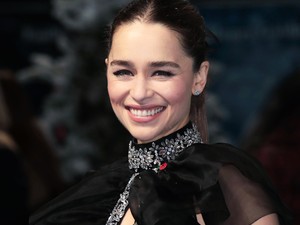 Emilia Clarke-ról legszívesebben lelopnánk ezt a tökéletes kis fekete ruhát