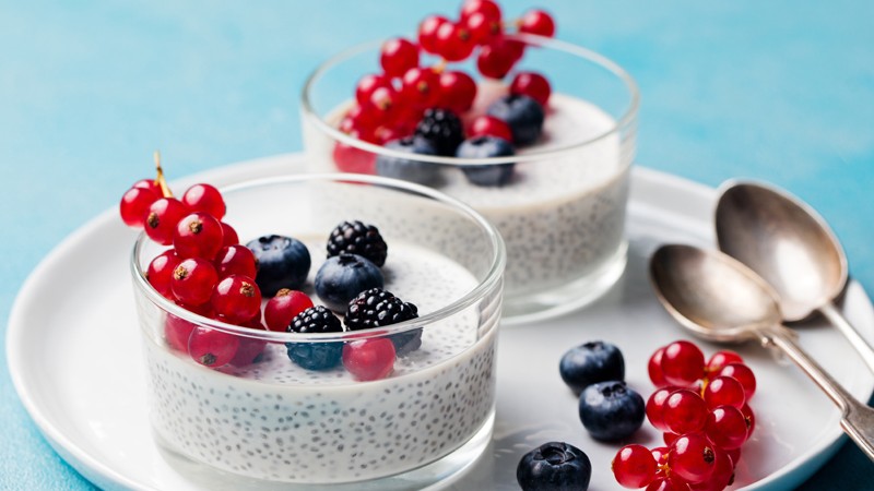 Napi recept: a tökéletes chiapuding bogyós gyümölcsökkel