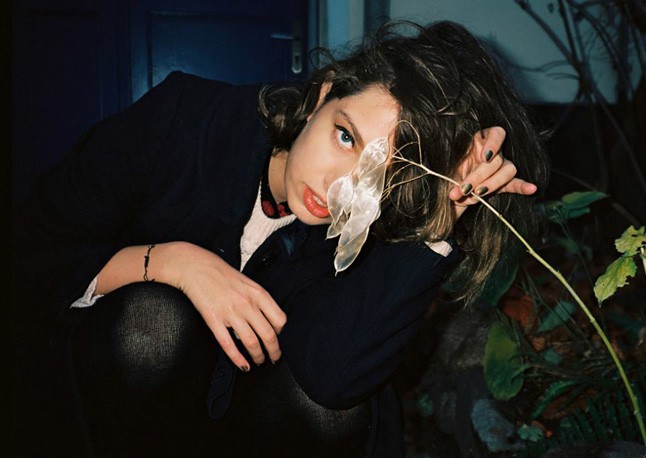 Csak egy szám: Nézd meg Dena vadiúj klipjét