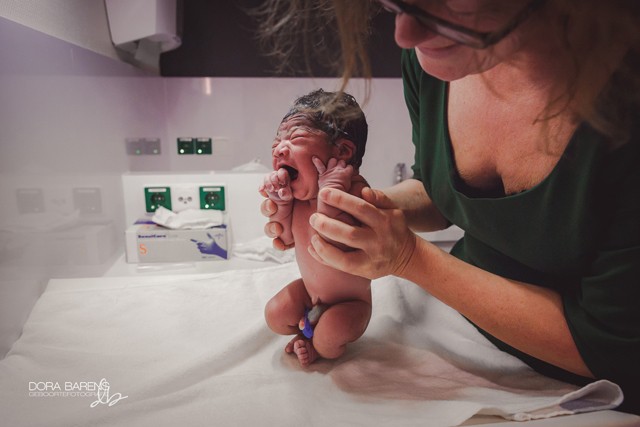 Exkluzív interjú! A népszerű magyar fotós nem csak a babákat, de a születés pillanatait is megörökíti