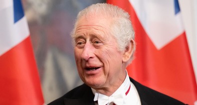 Károly király megalázó helyzetbe került, de zseniálisan kimozogta