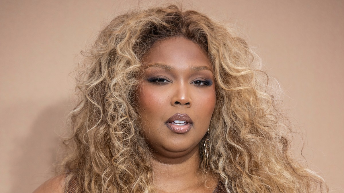 Lizzo bikinis fotóit minden olyan férfinak és nőnek látnia kellene, aki szerint még mindig a tökéletes alak a strandolás feltétele