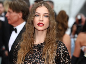 Palvin Barbara álomszép Barbie babaként tündökölt, aprócska miniszoknyájában ellopta a show-t