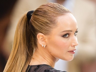 Jennifer Lawrence átlátszó ruhája a legelegánsabb darab, amit valaha láttunk