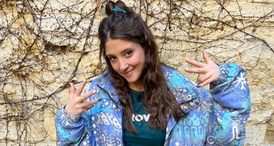 Cseri Hanna a tenger színeiben kezdi a hetet